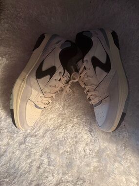 Sketchers 1992 Men’s Casual Leather Lace-Up Sneakers in White/Grey and Black 14